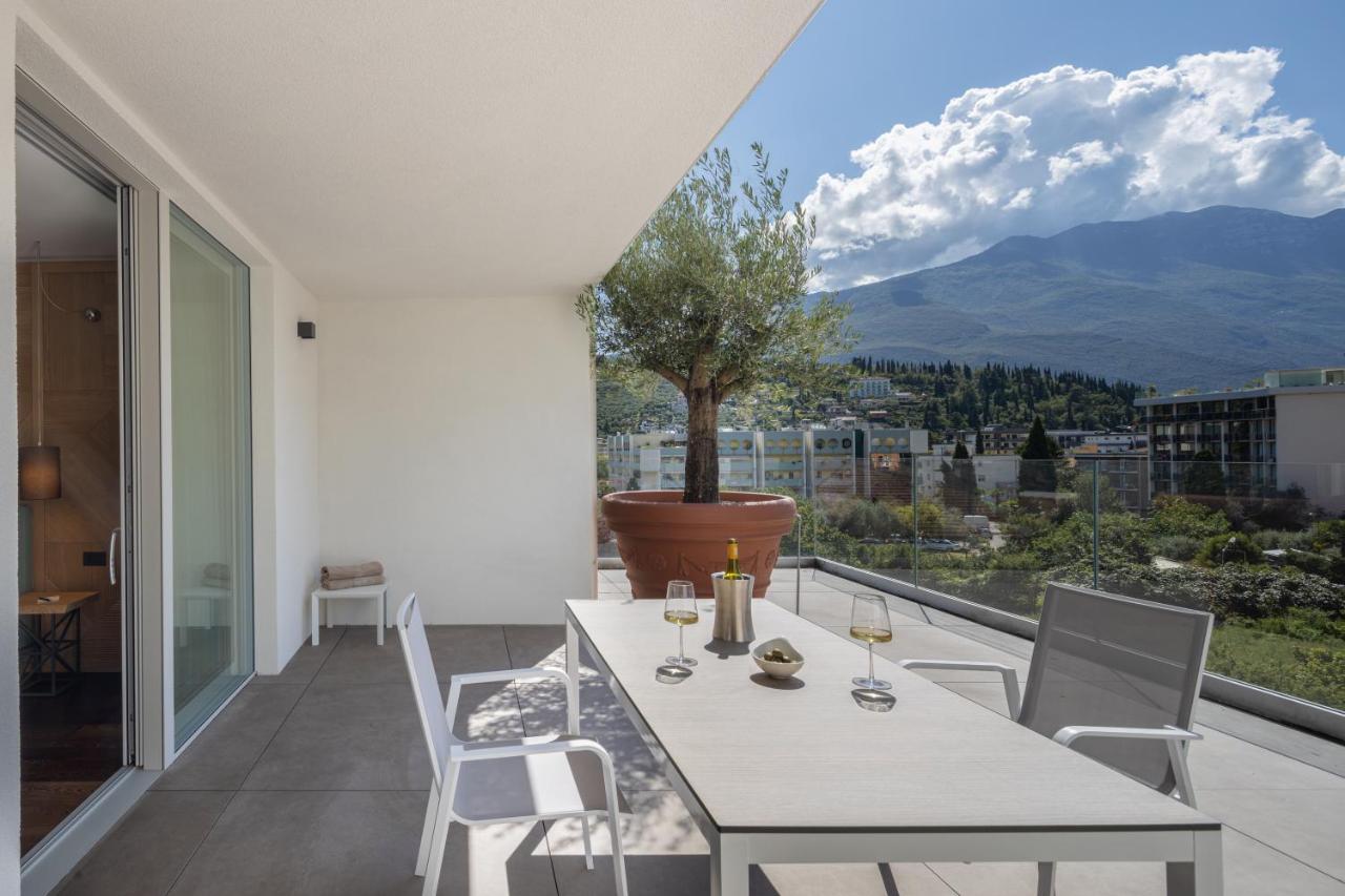 Aris Apartments & Sky Pool - Tonelli Hotels - Adult Friendly Riva del Garda Exteriör bild