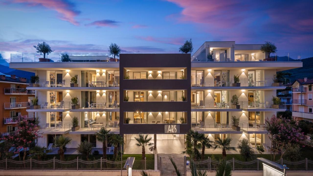 Aris Apartments & Sky Pool - Tonelli Hotels - Adult Friendly Riva del Garda Exteriör bild