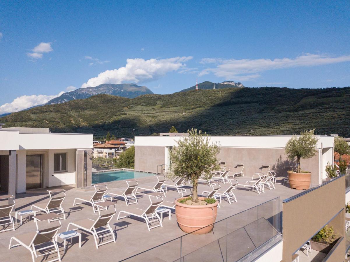Aris Apartments & Sky Pool - Tonelli Hotels - Adult Friendly Riva del Garda Exteriör bild