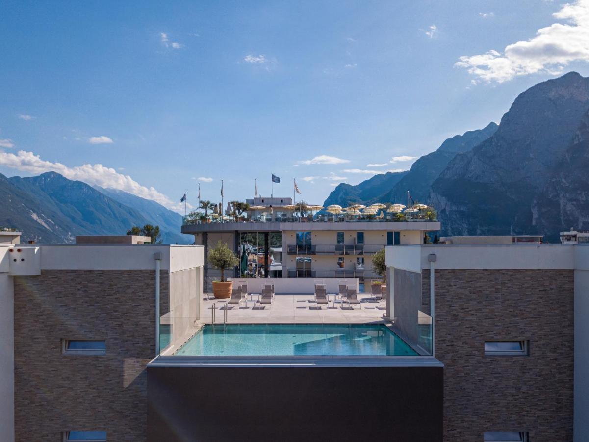 Aris Apartments & Sky Pool - Tonelli Hotels - Adult Friendly Riva del Garda Exteriör bild
