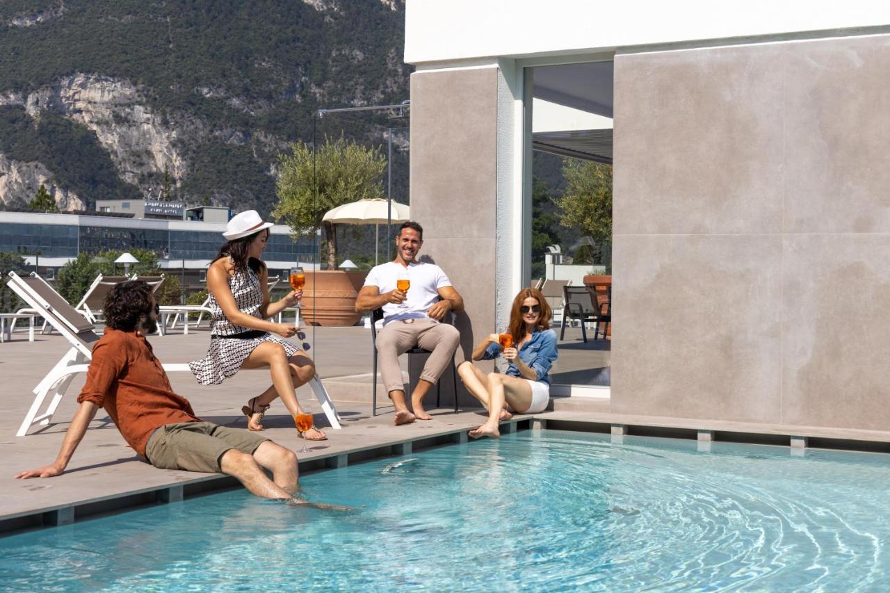 Aris Apartments & Sky Pool - Tonelli Hotels - Adult Friendly Riva del Garda Exteriör bild