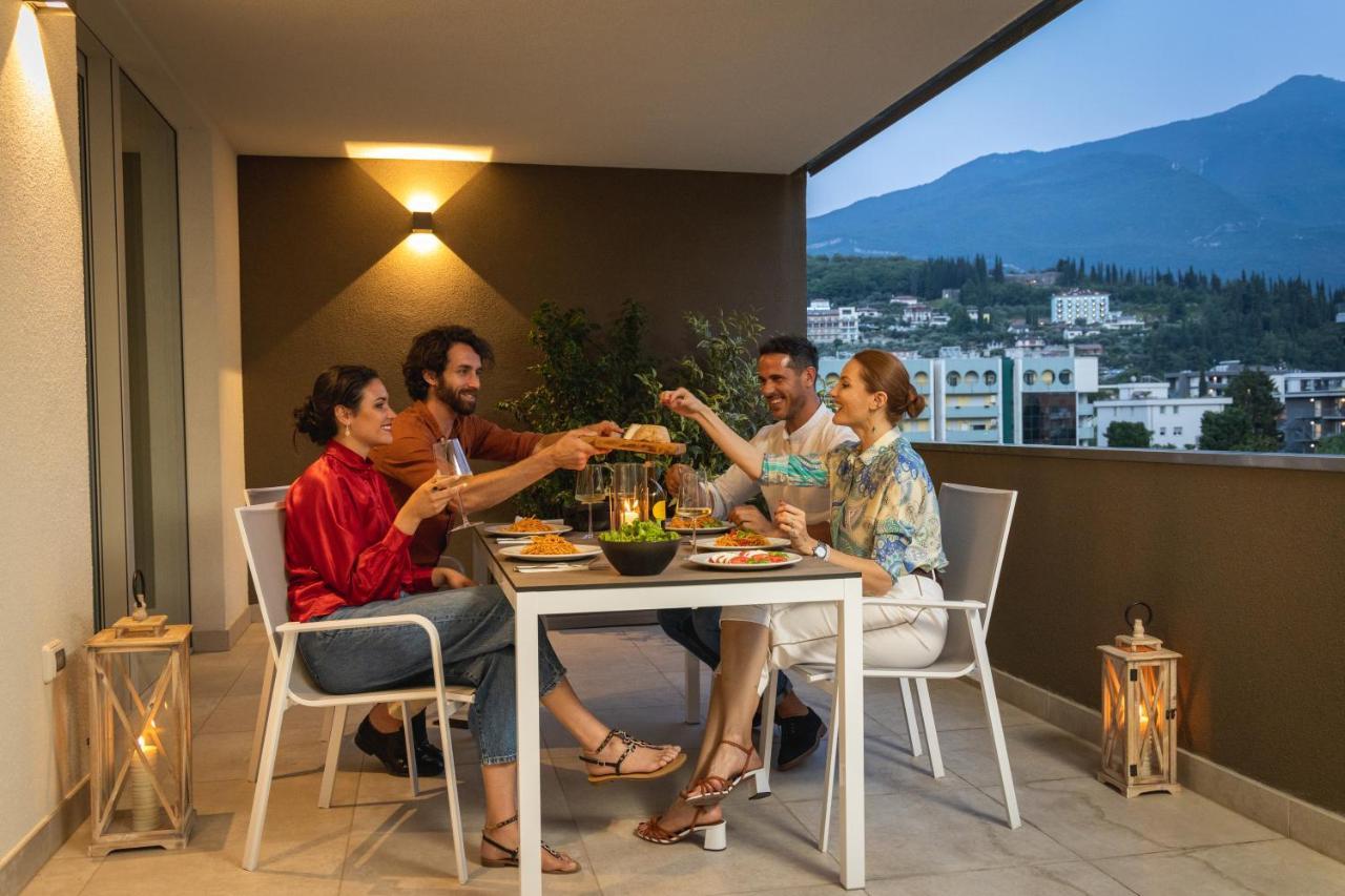 Aris Apartments & Sky Pool - Tonelli Hotels - Adult Friendly Riva del Garda Exteriör bild
