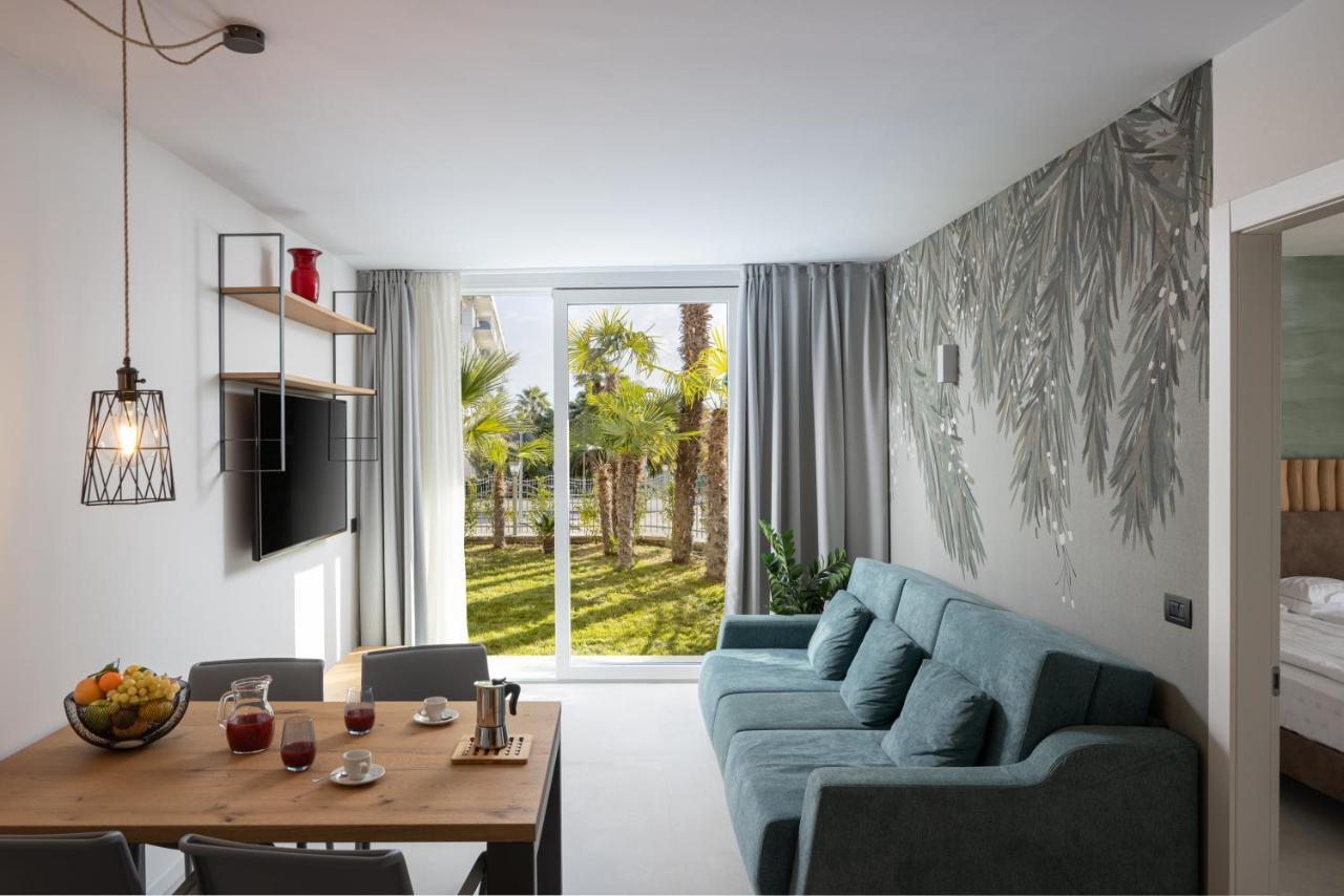 Aris Apartments & Sky Pool - Tonelli Hotels - Adult Friendly Riva del Garda Rum bild