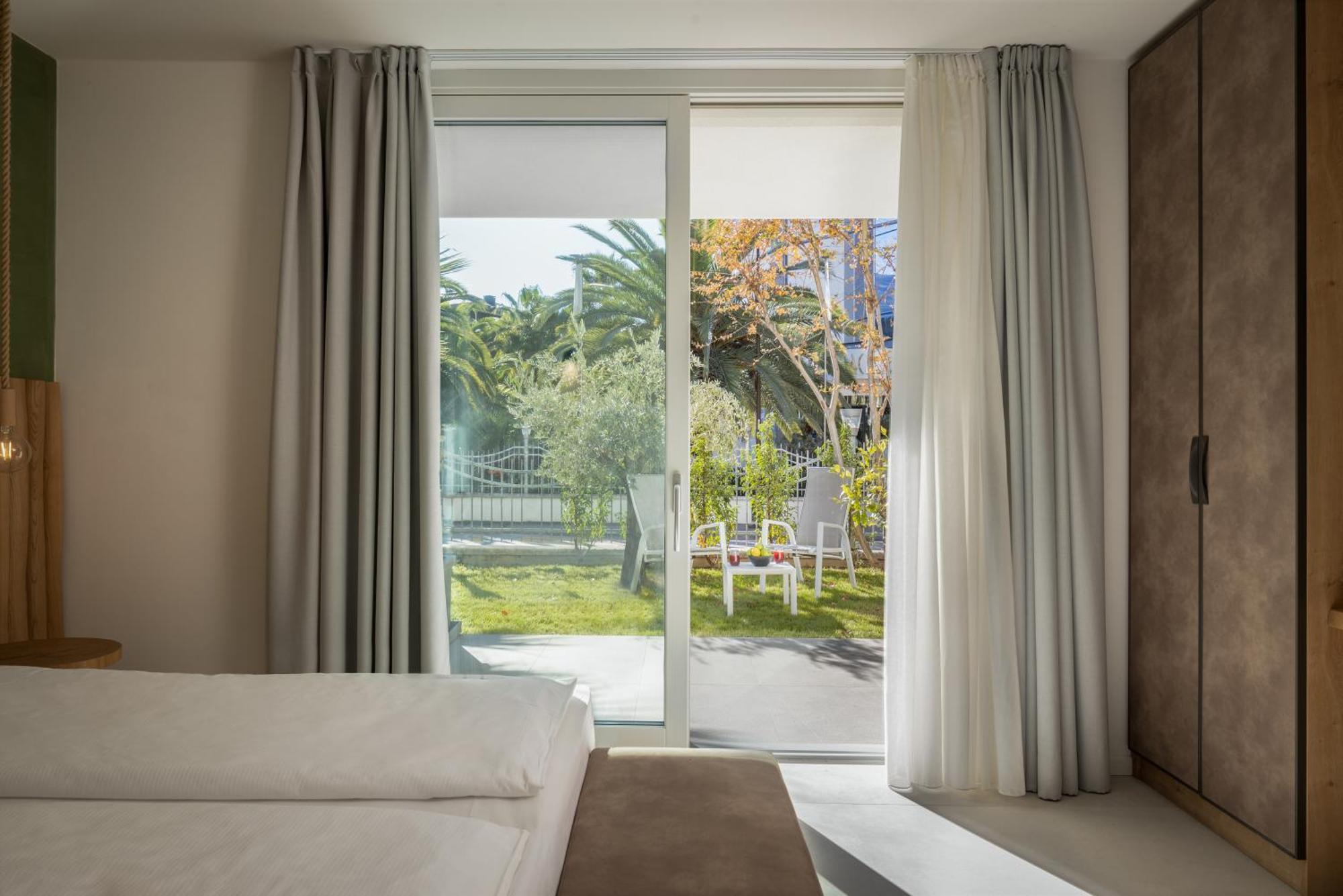 Aris Apartments & Sky Pool - Tonelli Hotels - Adult Friendly Riva del Garda Rum bild