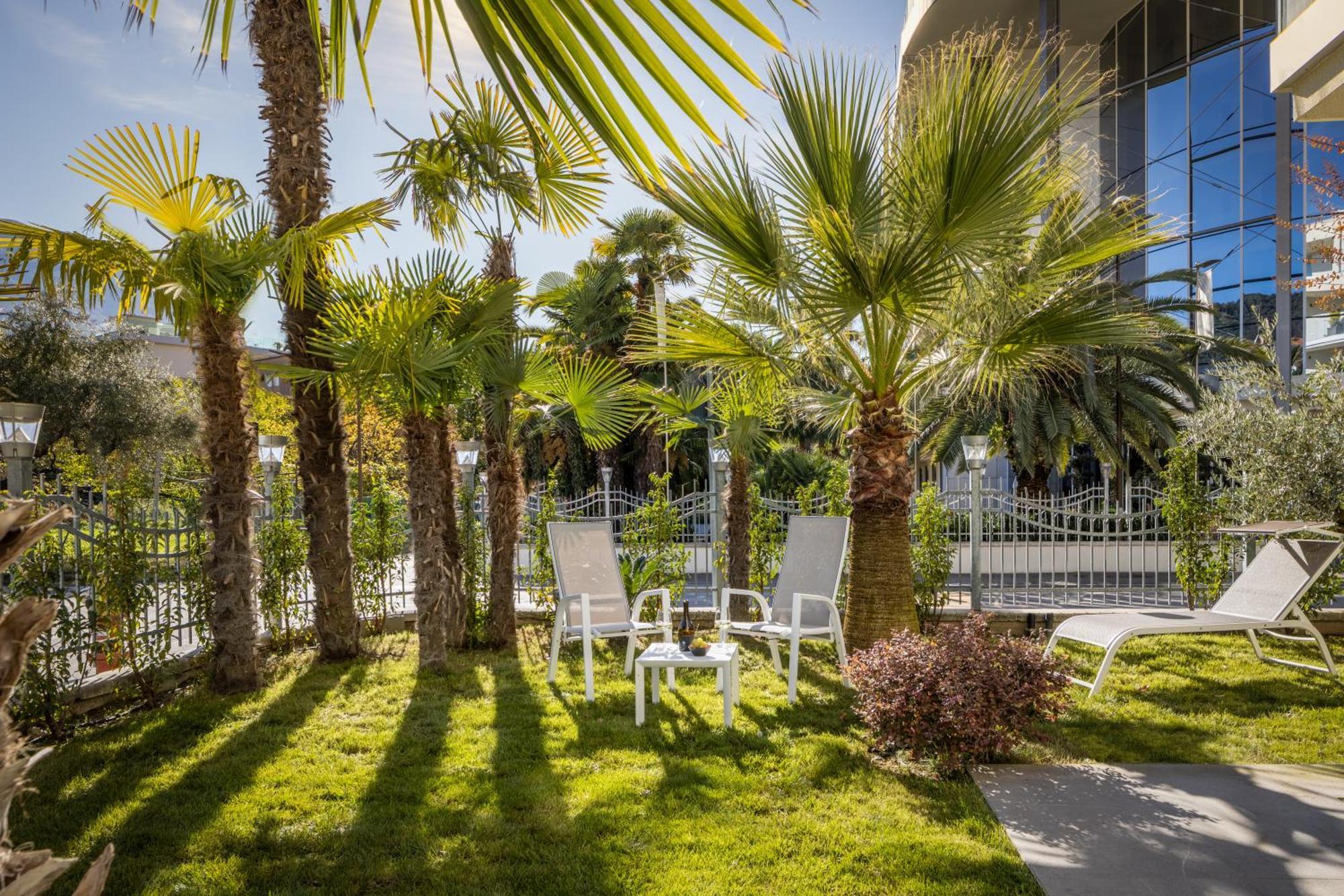Aris Apartments & Sky Pool - Tonelli Hotels - Adult Friendly Riva del Garda Rum bild